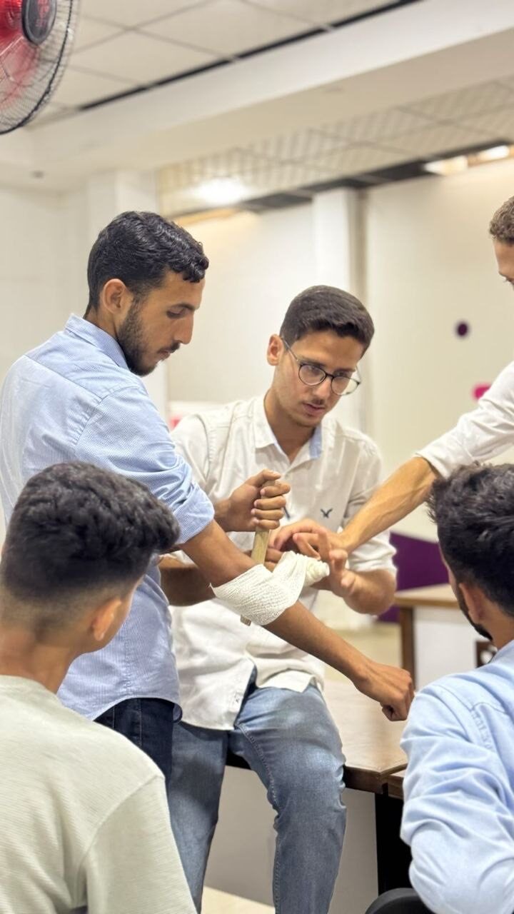تدريب طلبة الجامعات على مهارة الإسعاف الأولي و الاستجابة الطارئة